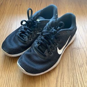 Nike sneakers size 6